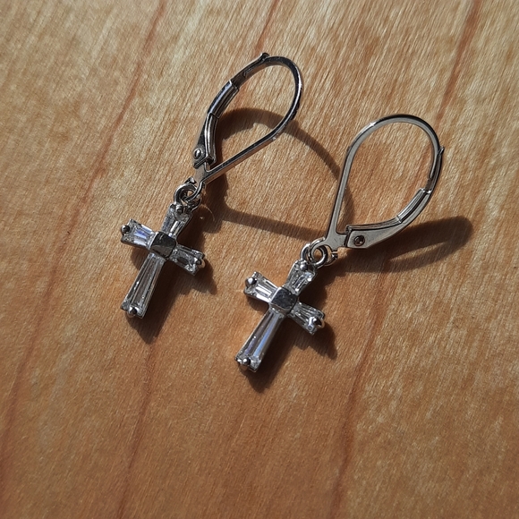 Pretty stirling silver cross earrings - Picture 2 of 2